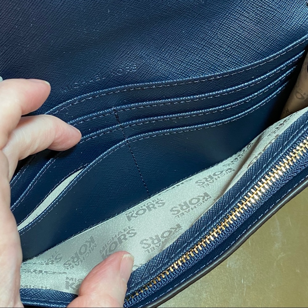 Michael Kors Leather Wallet Zipper Continental NEW - Picture 4 of 9